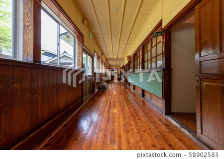 木質學校走廊03 58902583