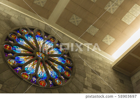 新西蘭尼爾森基督城大教堂彩色玻璃 58903697