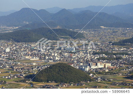 從西到東俯瞰禪宗寺市中心 從西到東俯瞰禪宗寺市中心 58906645