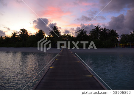 在馬爾代夫的日落 在馬爾代夫的日落 58906893