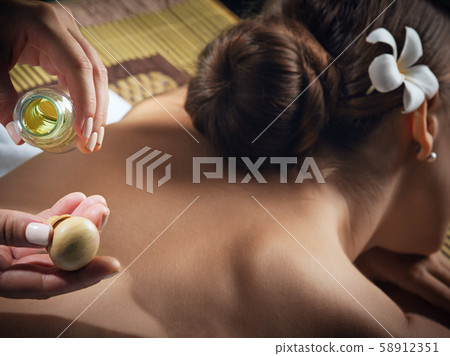 oil massage 58912351