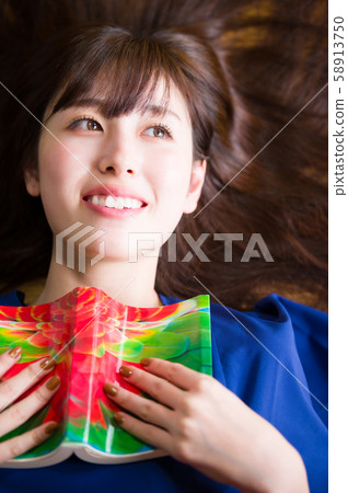 長頭髮的年輕女人 58913750