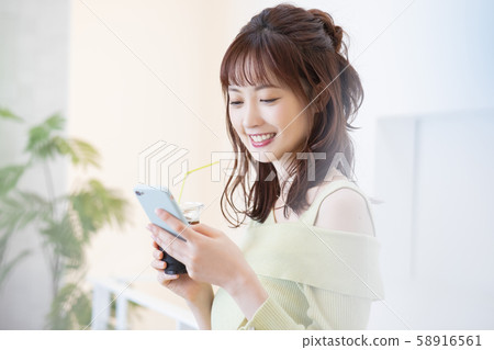 Female smartphone smartphone Female smartphone smartphone 58916561