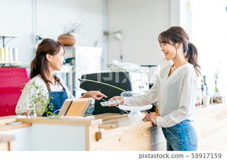 一家咖啡館 58917159