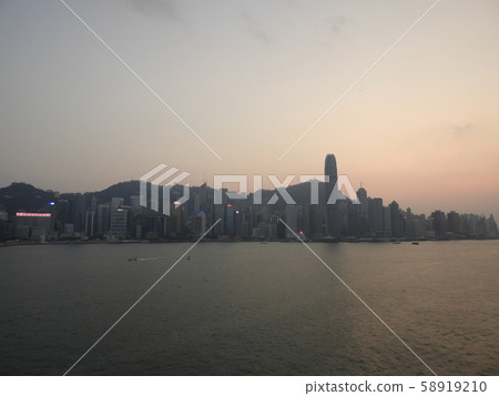 日落時的維多利亞港 58919210
