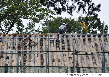 Hanok Roof Repair 58919503