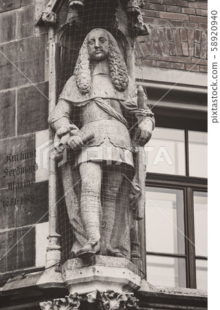 Elements of architecture and statues of the new city hall on Marienplatz in the center of Munich. Elements of architecture and statues of the new city hall on Marienplatz in the center of Munich. 58920940