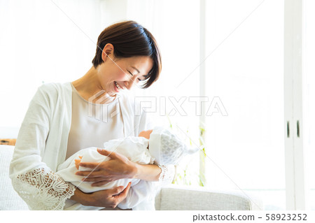 Female Childcare Childcare Baby Parent-child Living Lifestyle Female Childcare Childcare Baby Parent-child Living Lifestyle 58923252