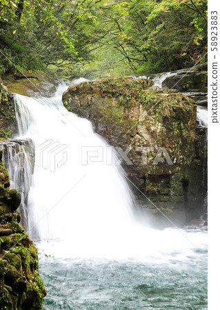 瀑布 58923883