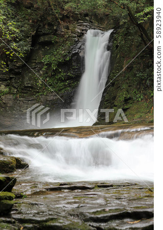 Red-eye waterfall Red-eye waterfall 58923940