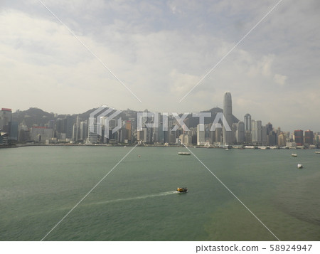 維多利亞港,摩天大樓和輪船 維多利亞港,摩天大樓和輪船 58924947