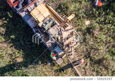Mobile drilling rig for repair of oil and gas wells. 58926397