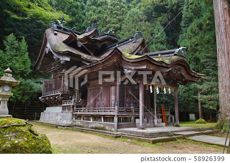 福井縣/大垣神社（大田神社）綜合神社本堂/禮堂也被稱為“日本屋頂最複雜的神社” 58926399