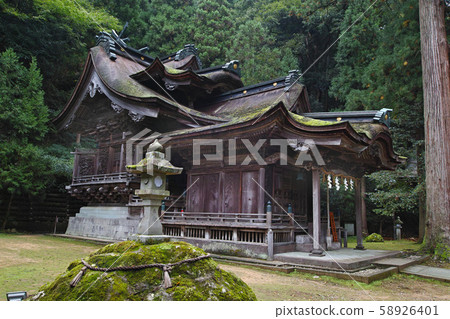 福井縣/大垣神社(大田神社)綜合神社本堂/禮堂也被稱為“日本屋頂最複雜的神社” 福井縣/大垣神社(大田神社)綜合神社本堂/禮堂也被稱為“日本屋頂最複雜的神社” 58926401