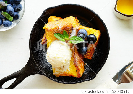 French toast French toast 58930512