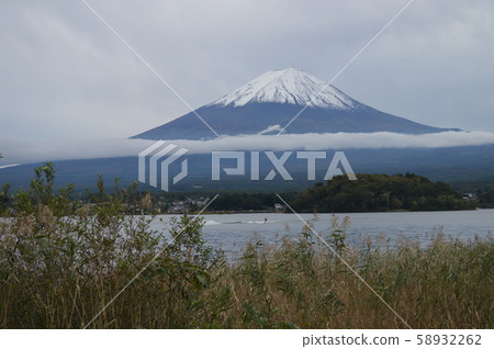 Kawaguchiko and Mt. Fuji 58932262