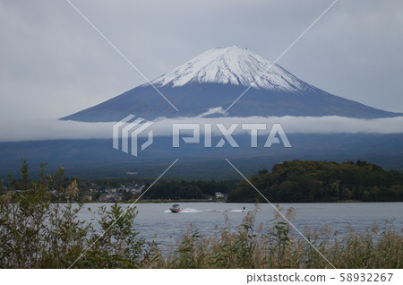 Kawaguchiko and Mt. Fuji 58932267