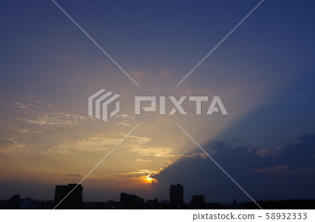 傍晚的天空和陽光（照片位置：神奈川縣） 58932333