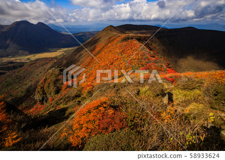 《大分縣九州山脈》大船山和三um山的秋葉 58933624