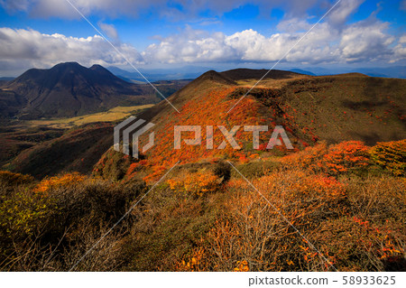 《大分縣九州山脈》大船山和三um山的秋葉 58933625