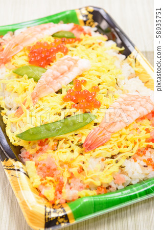 chirashi sushi  58935751