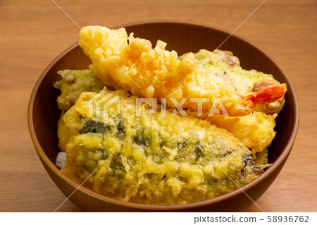 Bowl of rice and fried fish. (Tempura is shrimp tempura, sardine tempura, etc.) Bowl of rice and fried fish. (Tempura is shrimp tempura, sardine tempura, etc.) 58936762