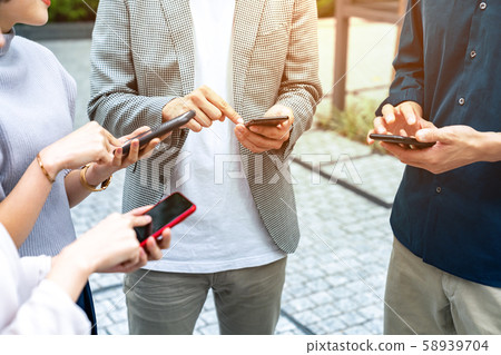 People who use smartphones 58939704