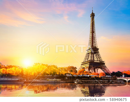 Seine in autumn 58940675