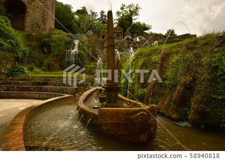 A beautiful Sensenmiya fountain pond under the blue sky. A beautiful Sensenmiya fountain pond under the blue sky. 58940818