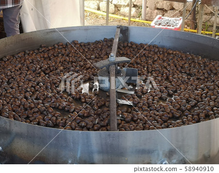 bag roasted chestnuts and beer 58940910