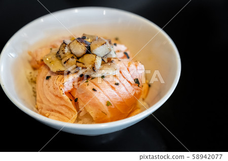 Salmon Donburi Foie Gras Salmon Donburi Foie Gras 58942077