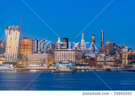 New York Mid town 58942083