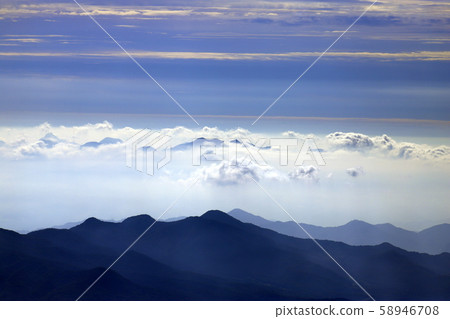 Sea of clouds Sea of clouds 58946708