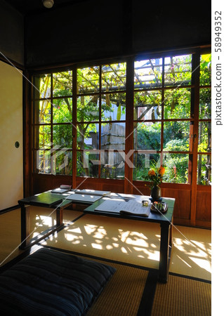 十月台東62號兒童直尺，書桌和小花園 58949352