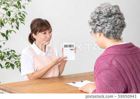 Women who advise the elderly Women who advise the elderly 58950941