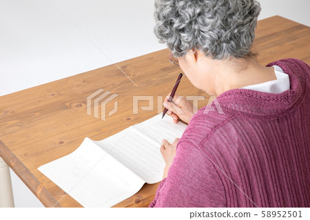Elderly woman copying sutras 58952501