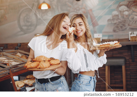 Beautiful girls buys buns at the bakery 58953212
