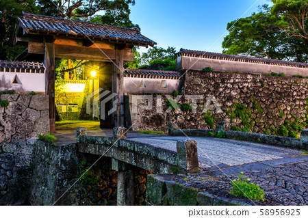 福江城（石田城）遺址的黎明[長崎縣五島市] 58956925
