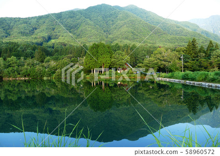 Trees and mountains reflected on the surface of Komagaike 58960572