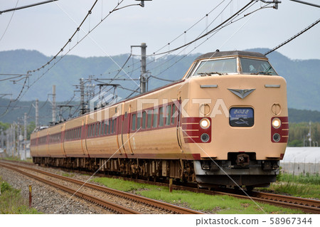 Six 381 limited express Kinosaki running on the Sanin Main Line 58967344