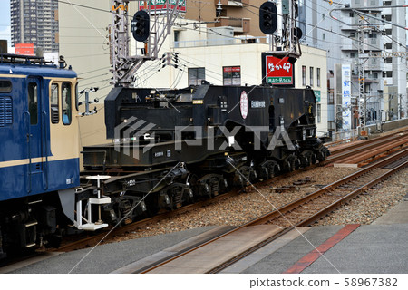 Shiki 800B2 big car on the Umeda Freight Line Shiki 800B2 big car on the Umeda Freight Line 58967382