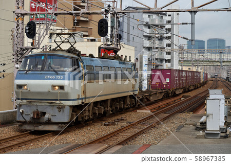 EF66133 container freight train on the Umeda Freight Line EF66133 container freight train on the Umeda Freight Line 58967385