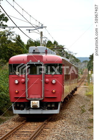 3 trains on the Nanao Line 413 58967407