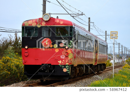 Kiha 48系列新娘Noren在Nanao線上跑步 58967412