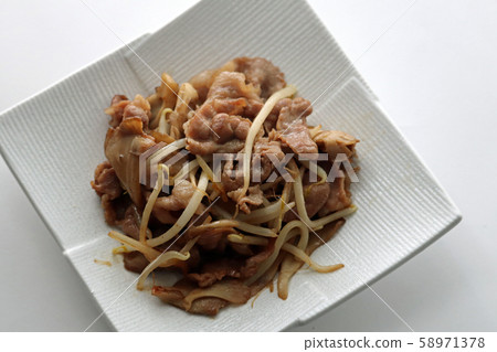 炒豬肉和舞茸 炒豬肉和舞茸 58971378