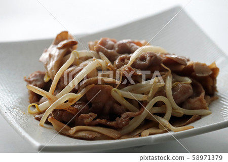 炒豬肉和舞茸 炒豬肉和舞茸 58971379