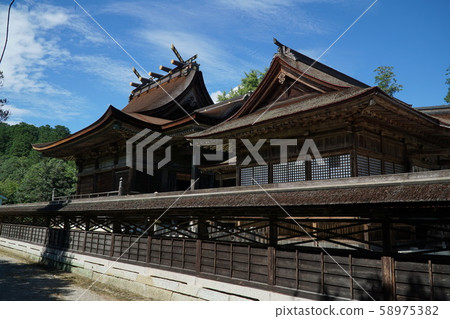 [Beautiful shrine Ichinomiya] The worship hall and main shrine of Kokumin Chusha and Nakayama Shrine, Tsuyama City, Okayama Prefecture 58975382