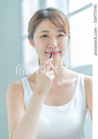 美麗的年輕女子 美麗的年輕女子 58975540