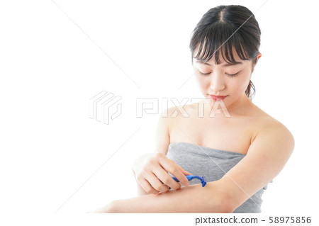 Young woman removing hair from skin 58975856