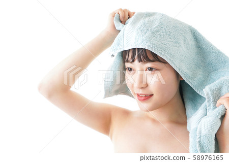 Young woman on the bath 58976165